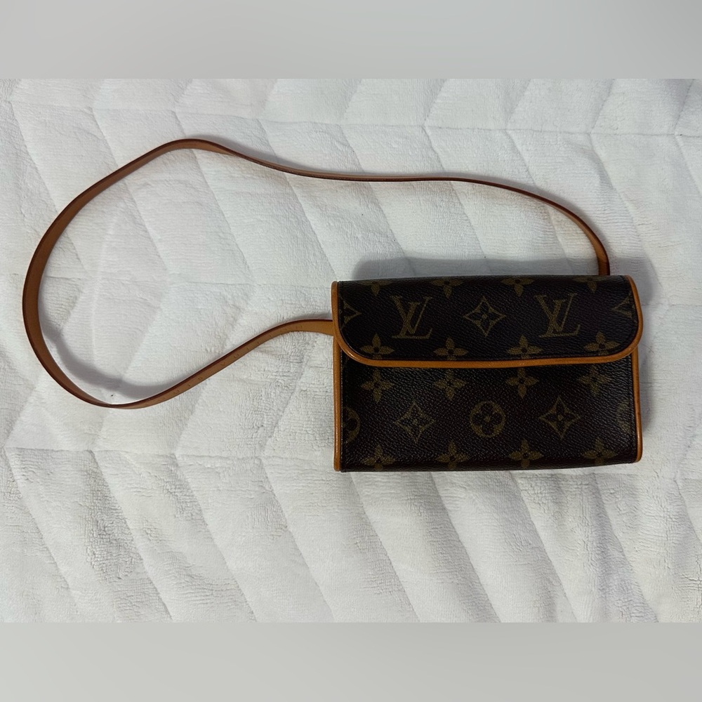 Louis Vuitton Florence Pouch **AUTHENTIC**